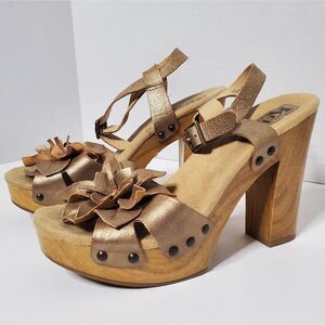 Kork Ease Korks Platform Heel Sandals Size 9 Floral Studded Strappy Gold Women's
